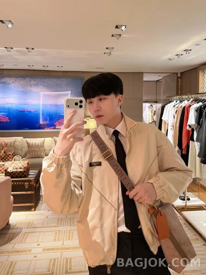 루이비통 루이비통 가죽 로고 트랙 자켓 상세 이미지