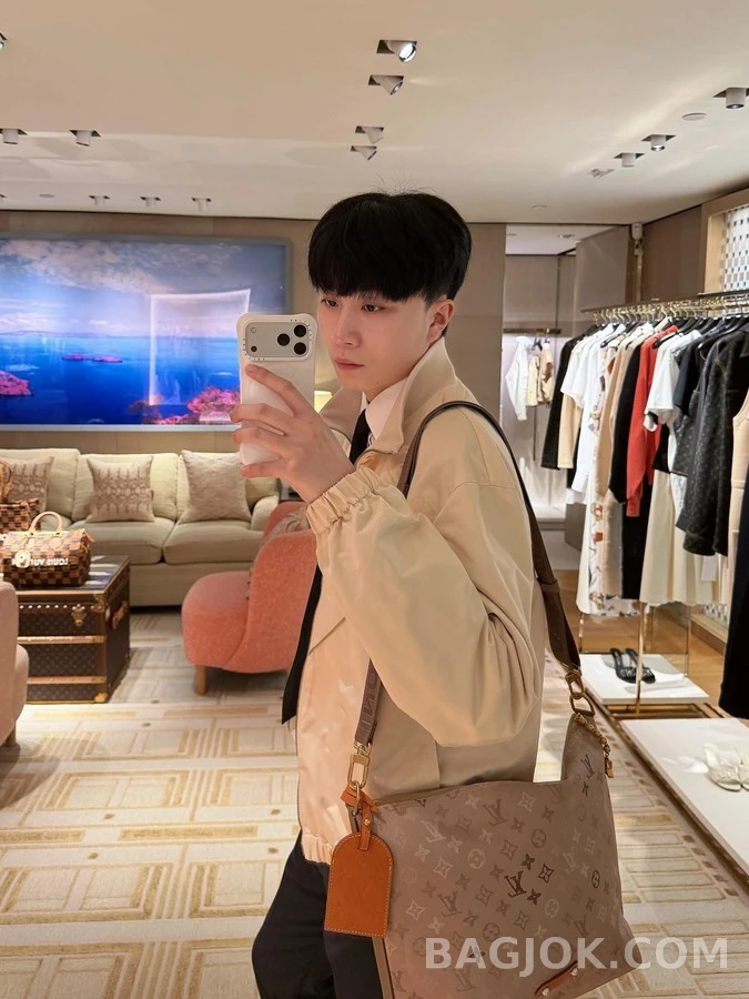 루이비통 루이비통 가죽 로고 트랙 자켓 상세 이미지