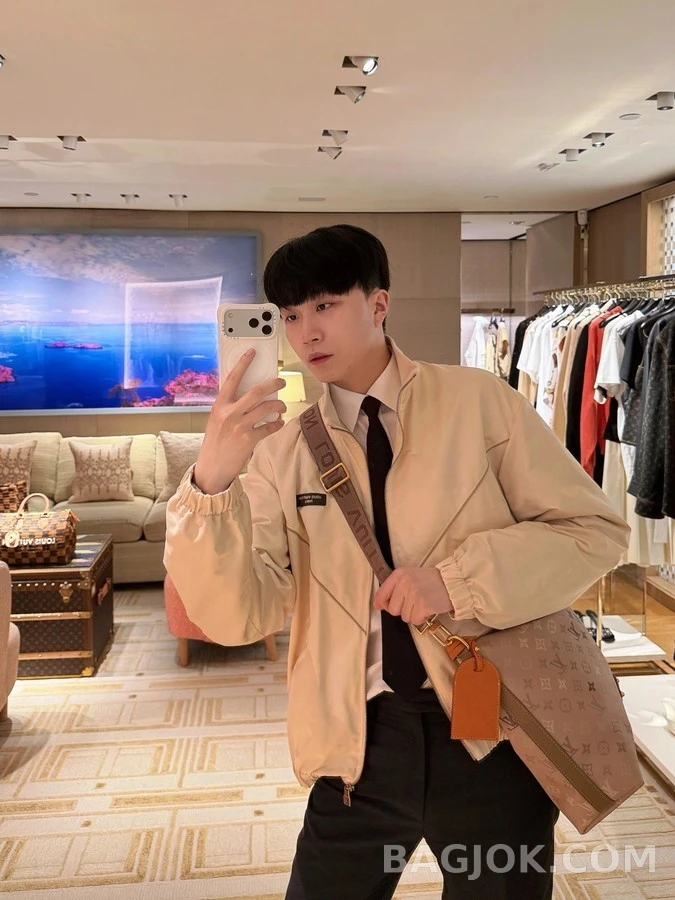 루이비통 루이비통 가죽 로고 트랙 자켓 상세 이미지