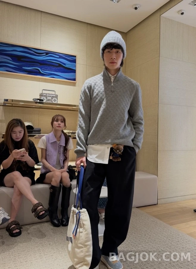 루이비통 루이비통 다미에 패턴 하프집업 니트 상세 이미지