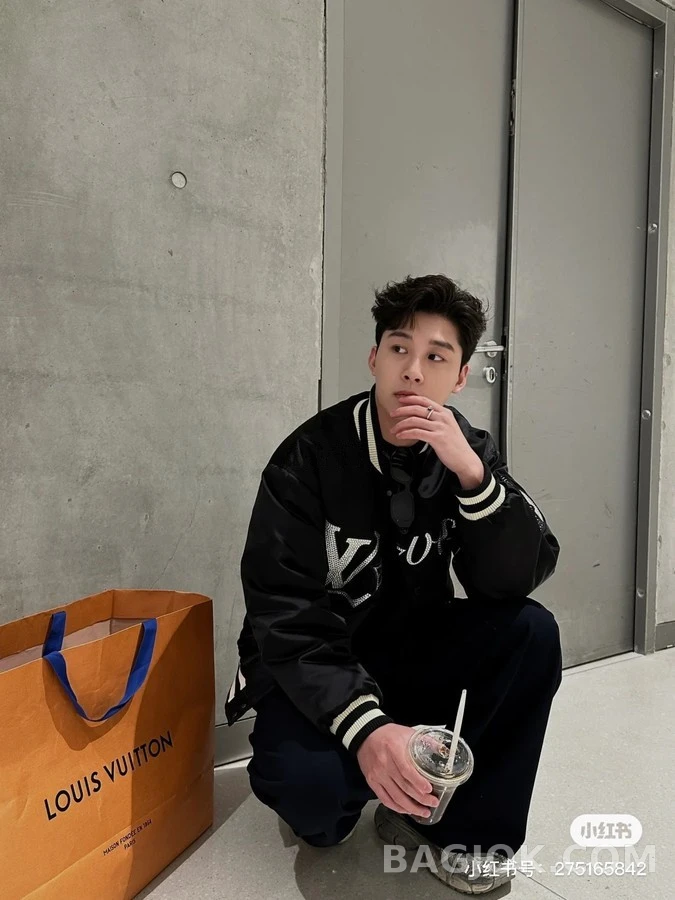 루이비통 루이비통 라버스 라인스톤 패치 패딩 상세 이미지