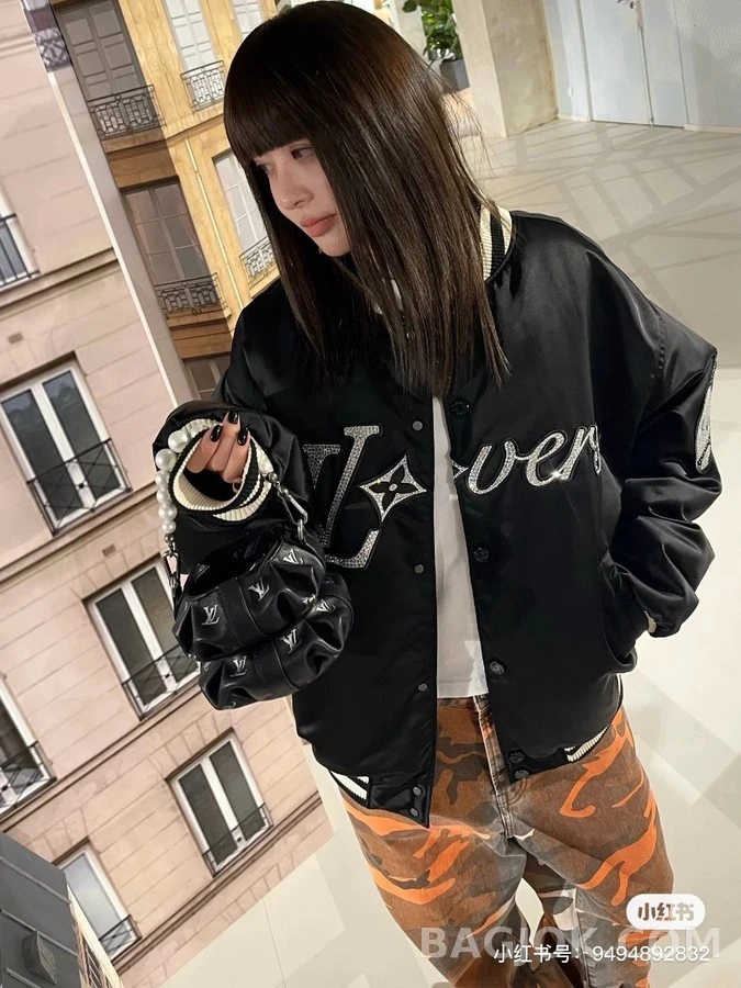 루이비통 루이비통 라버스 라인스톤 패치 패딩 상세 이미지
