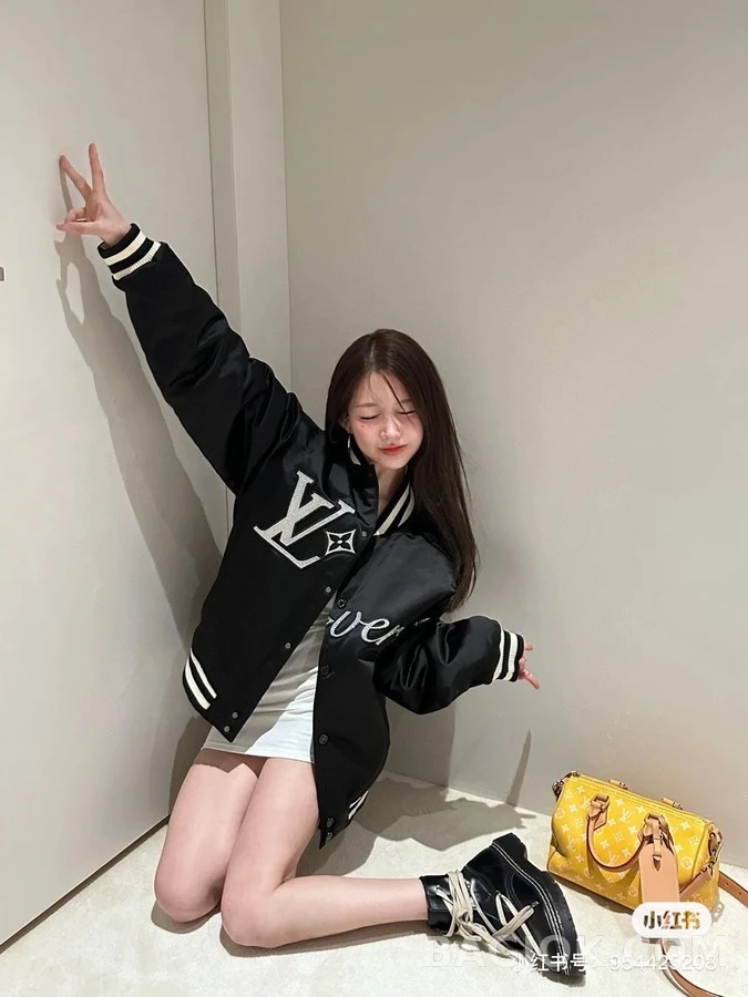 루이비통 루이비통 라버스 라인스톤 패치 패딩 상세 이미지