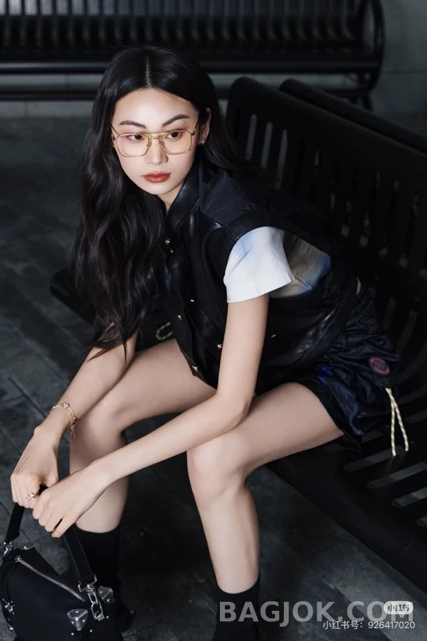 루이비통 루이비통 레더 크롭 베스트 상세 이미지