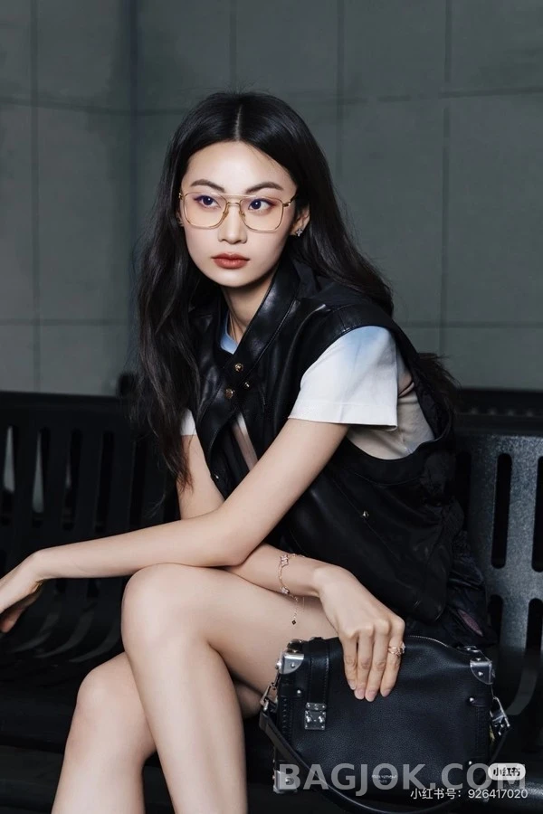 루이비통 루이비통 레더 크롭 베스트 상세 이미지