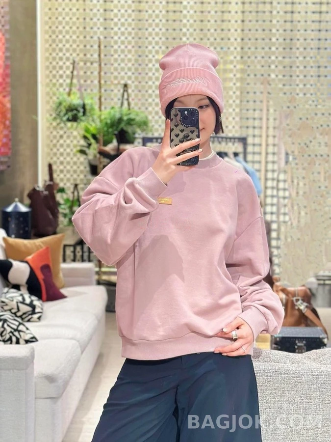루이비통 루이비통 레더 패치 맨투맨 상세 이미지