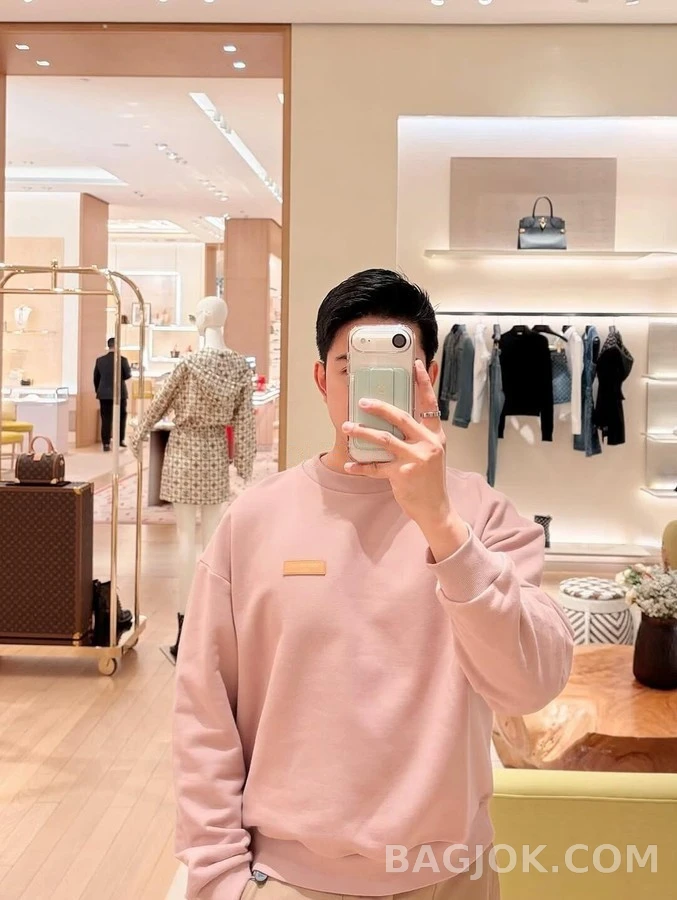 루이비통 루이비통 레더 패치 맨투맨 상세 이미지