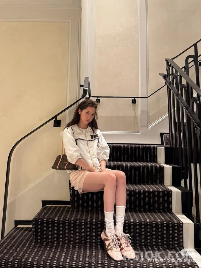 루이비통 루이비통 레이스 라벨 후드 바람막이 상세 이미지