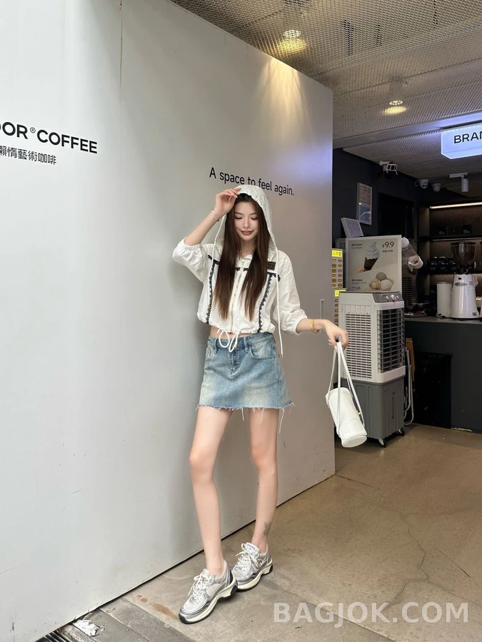 루이비통 루이비통 레이스 라벨 후드 바람막이 상세 이미지