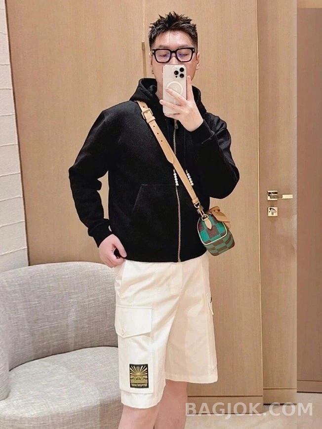 루이비통 루이비통 레터 자수 진주 드로스트링 집업 후드 상세 이미지