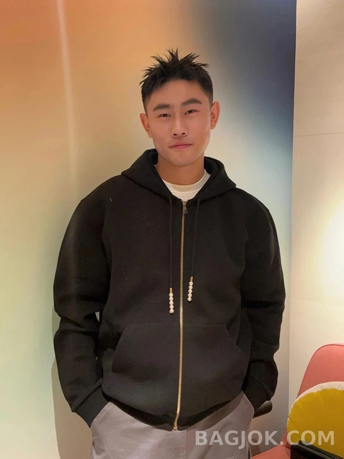 루이비통 루이비통 레터 자수 진주 드로스트링 집업 후드 상세 이미지