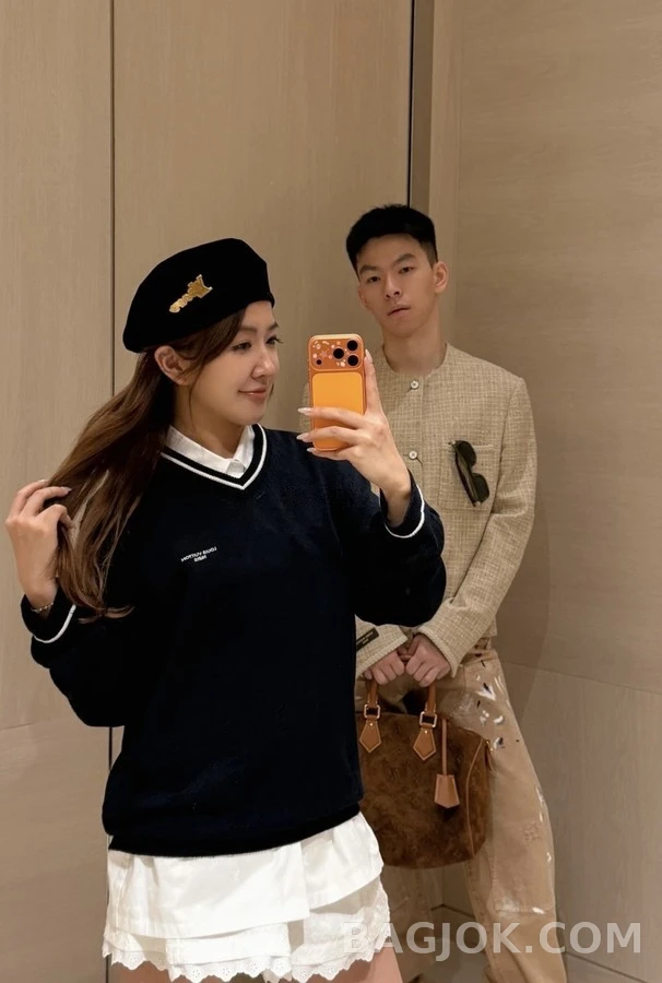 루이비통 루이비통 레터링 배색 V넥 니트 스웨터 상세 이미지