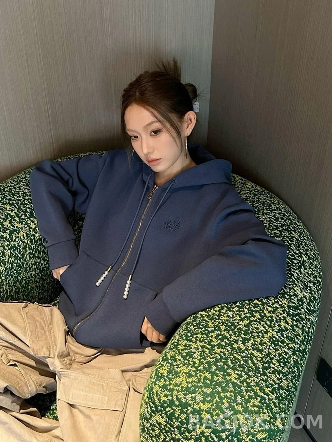 루이비통 루이비통 레터링 자수 진주 드로스트링 후드 집업 상세 이미지