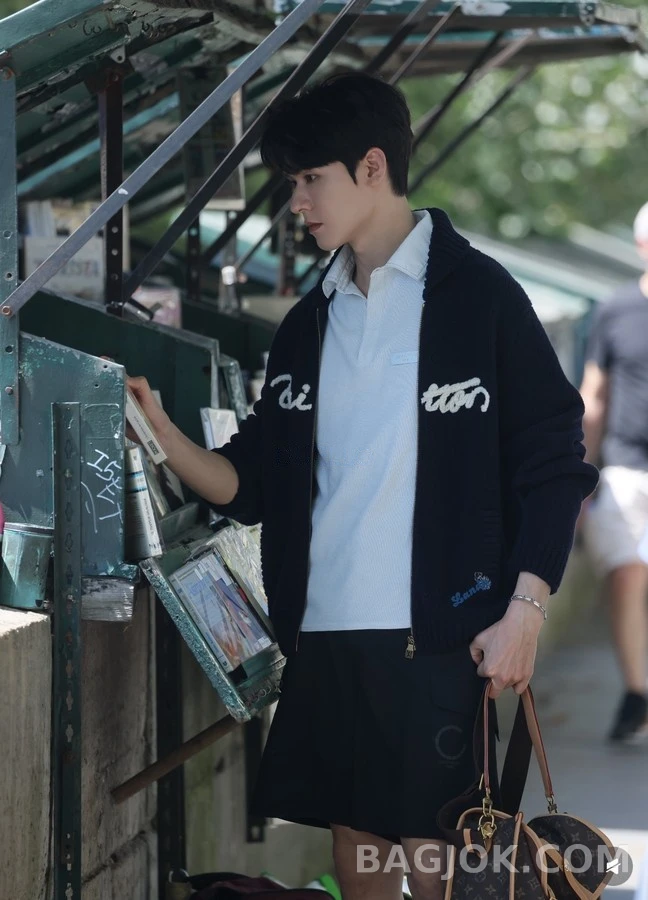 루이비통 루이비통 레터링 자수 집업 니트 상세 이미지