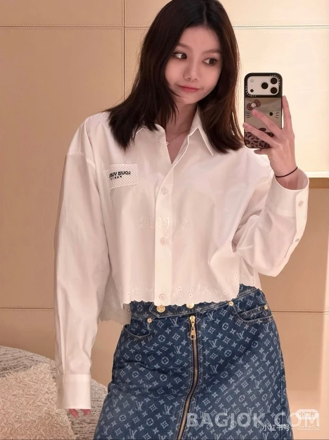 루이비통 루이비통 레터링 패치 크롭 셔츠 상세 이미지