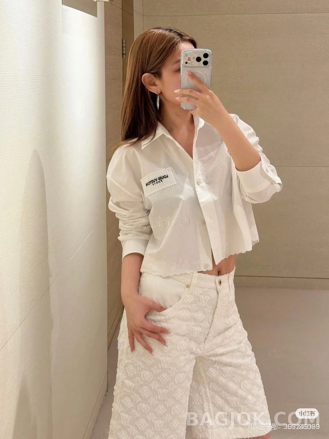 루이비통 루이비통 레터링 패치 크롭 셔츠 상세 이미지