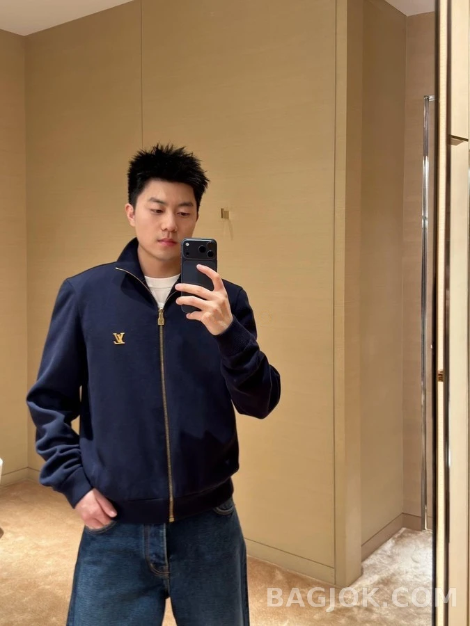 루이비통 루이비통 로고 립넥 레더 자켓 상세 이미지