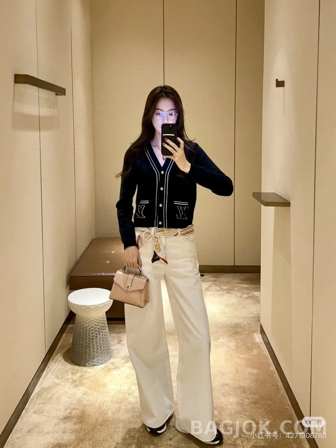루이비통 루이비통 로고 배색 라인 가디건 상세 이미지