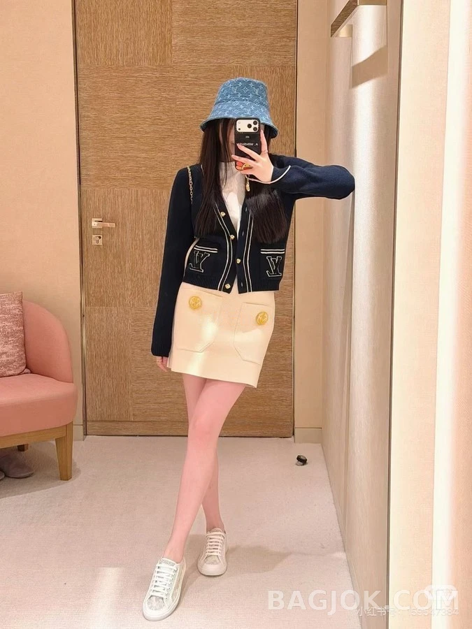 루이비통 루이비통 로고 배색 라인 가디건 상세 이미지