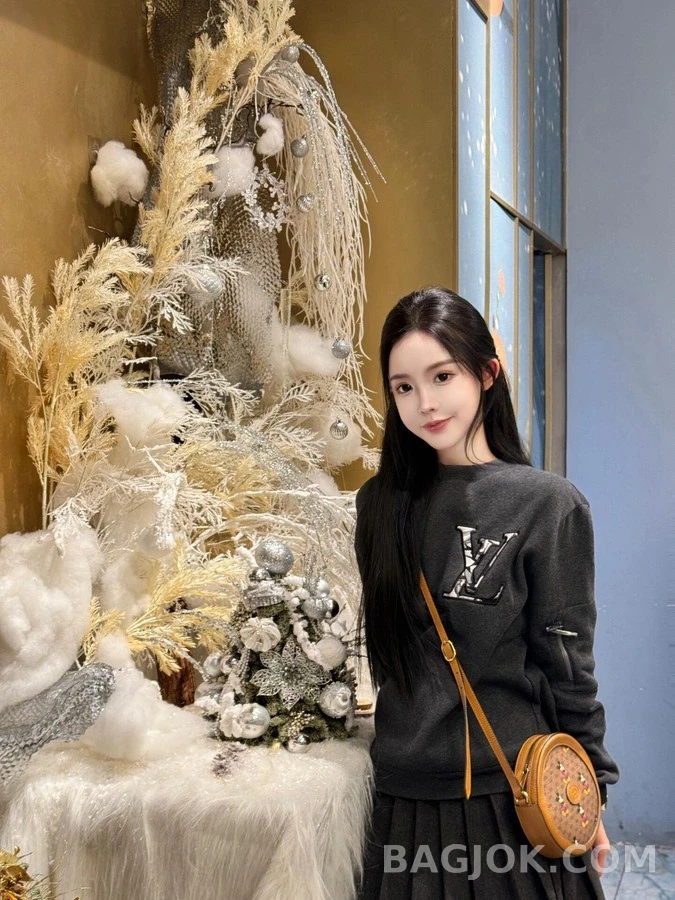 루이비통 루이비통 로고 자수 맨투맨 상세 이미지
