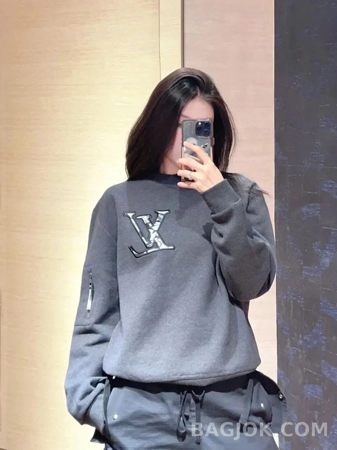 루이비통 루이비통 로고 자수 맨투맨 상세 이미지