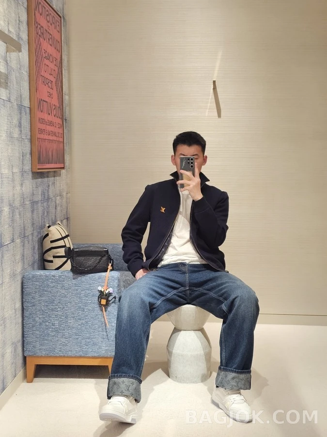 루이비통 루이비통 로고 풀집 니트 자켓 상세 이미지