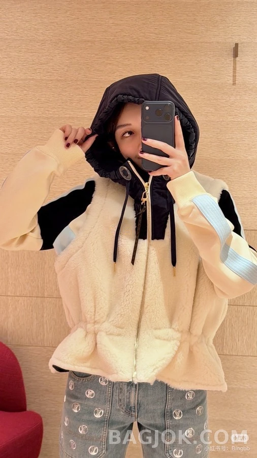 루이비통 루이비통 로고 플리스 후드 베스트 상세 이미지