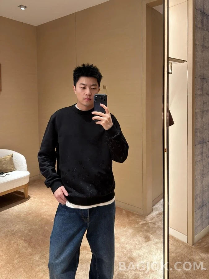 루이비통 루이비통 모노그램 그라디언트 긴팔 티셔츠 상세 이미지