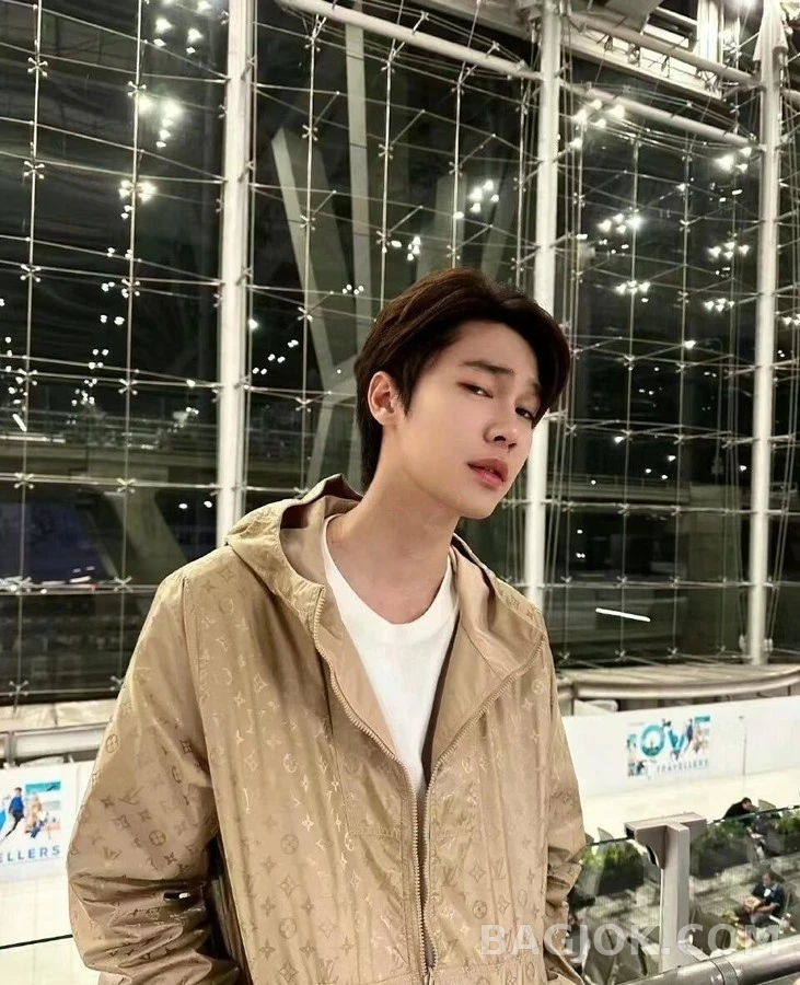 루이비통 루이비통 모노그램 리버서블 후드 자켓 상세 이미지