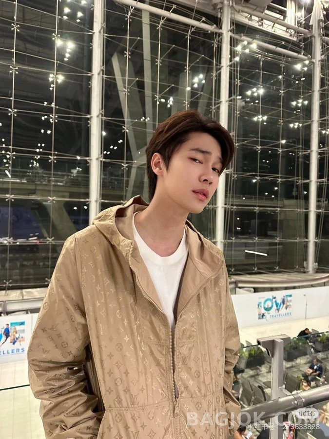 루이비통 루이비통 모노그램 양면 후드 자켓 상세 이미지
