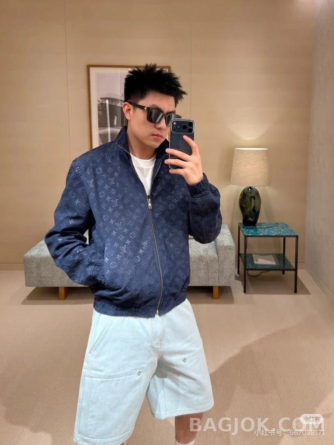 루이비통 루이비통 모노그램 엠보싱 스웨이드 자켓 상세 이미지