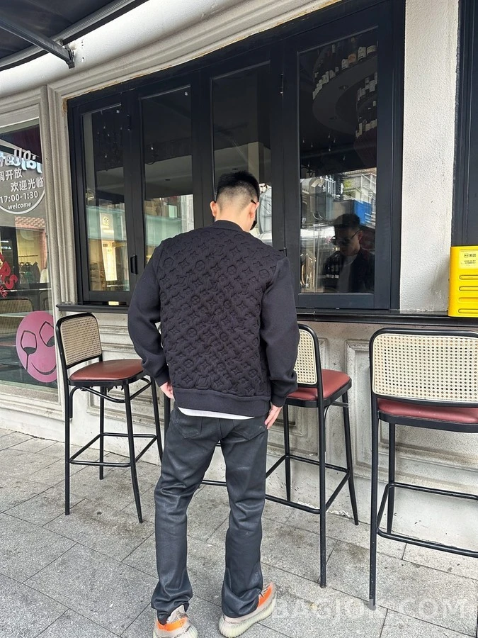 루이비통 루이비통 모노그램 엠보싱 울 항공점퍼 상세 이미지