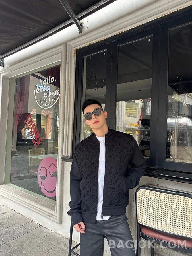 루이비통 루이비통 모노그램 엠보싱 울 항공점퍼 상세 이미지