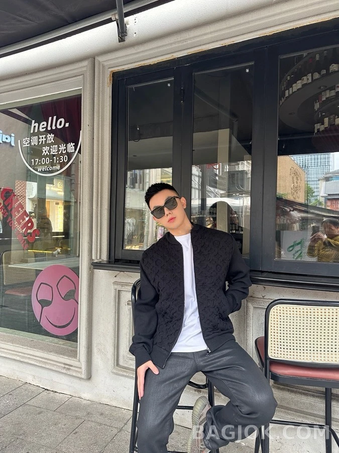 루이비통 루이비통 모노그램 엠보싱 울 항공점퍼 상세 이미지