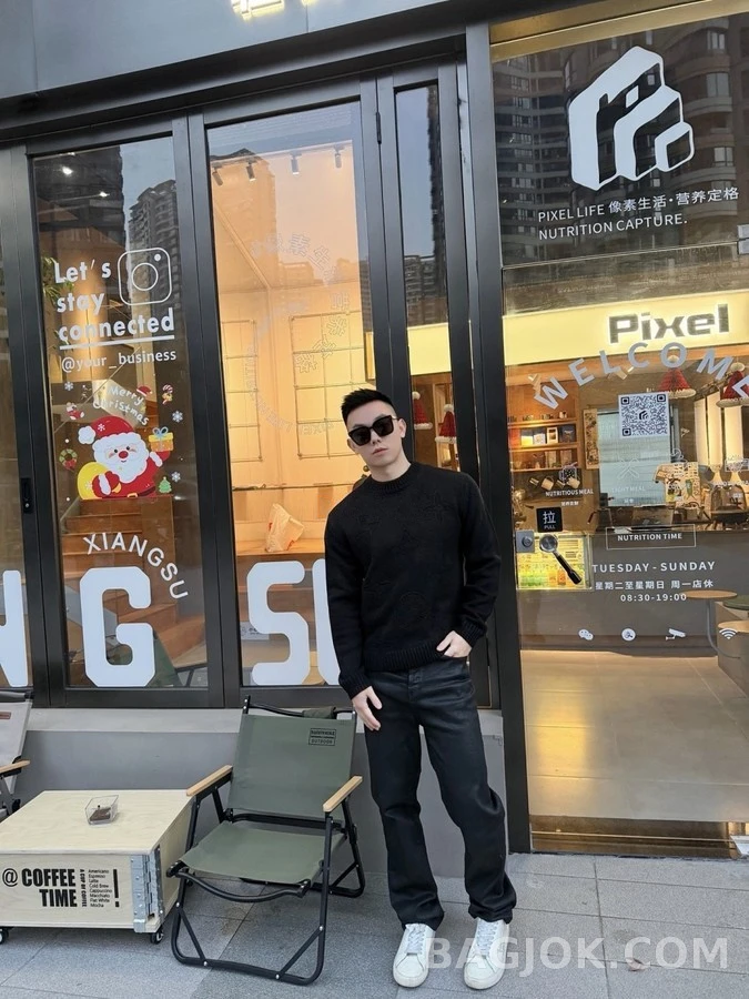 루이비통 루이비통 모노그램 자수 라운드넥 니트 상세 이미지