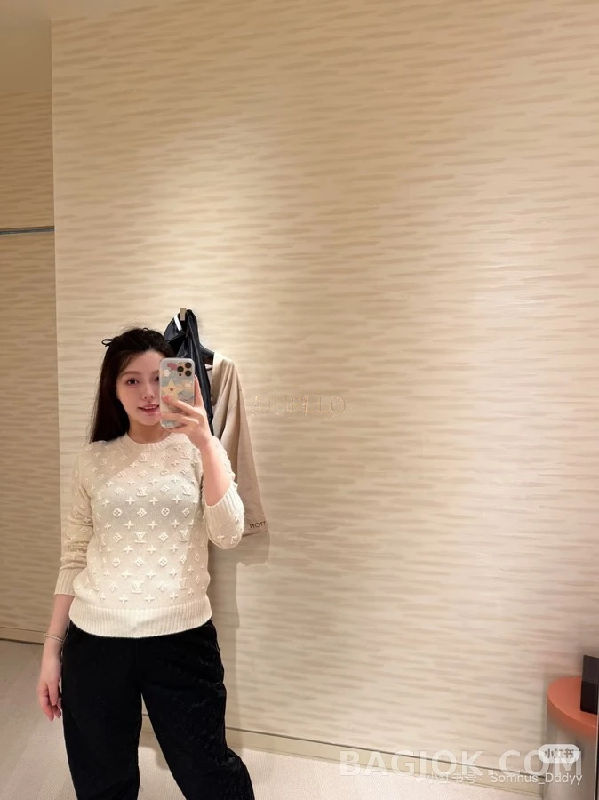 루이비통 루이비통 모노그램 자수 울 스웨터 상세 이미지