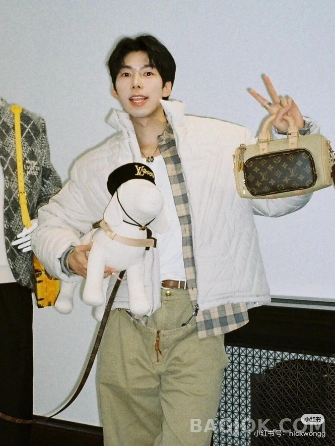 루이비통 루이비통 모노그램 자수 패딩 자켓 상세 이미지