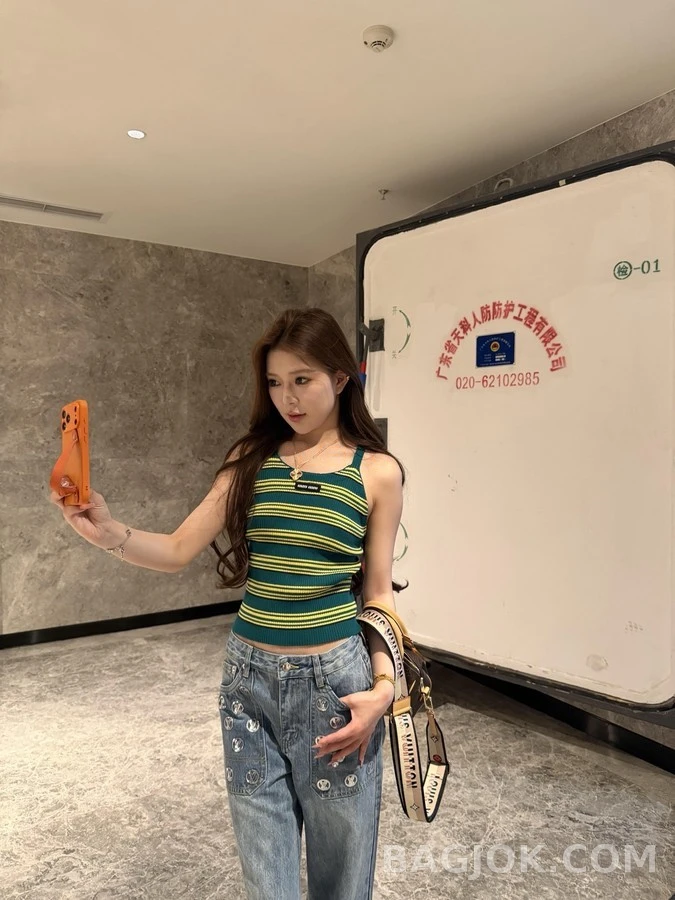 루이비통 루이비통 모노그램 자수 플레어 데님 팬츠 상세 이미지