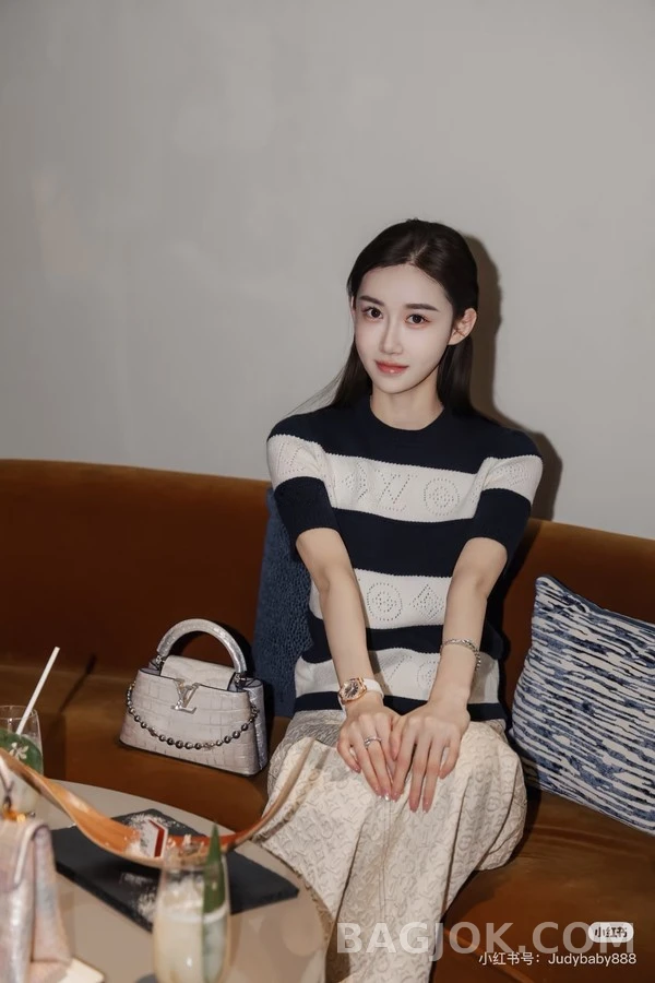 루이비통 루이비통 모노그램 컷아웃 스트라이프 니트 상세 이미지