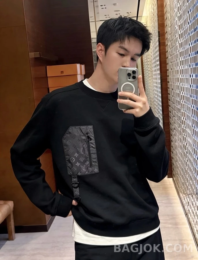 루이비통 루이비통 모노그램 포켓 디테일 긴팔 티셔츠 상세 이미지