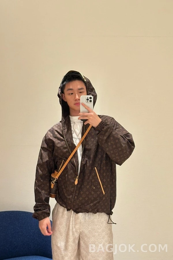 루이비통 루이비통 모노그램 후드 방풍 자켓 상세 이미지