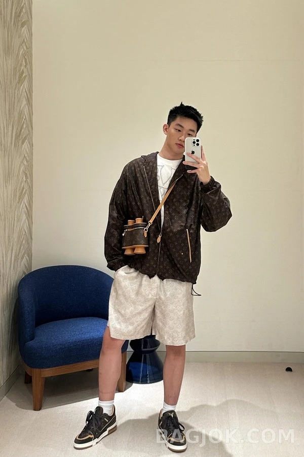 루이비통 루이비통 모노그램 후드 방풍 자켓 상세 이미지