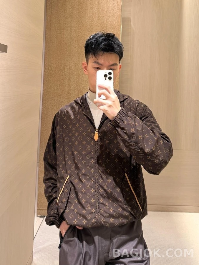 루이비통 루이비통 모노그램 후드 방풍 자켓 상세 이미지
