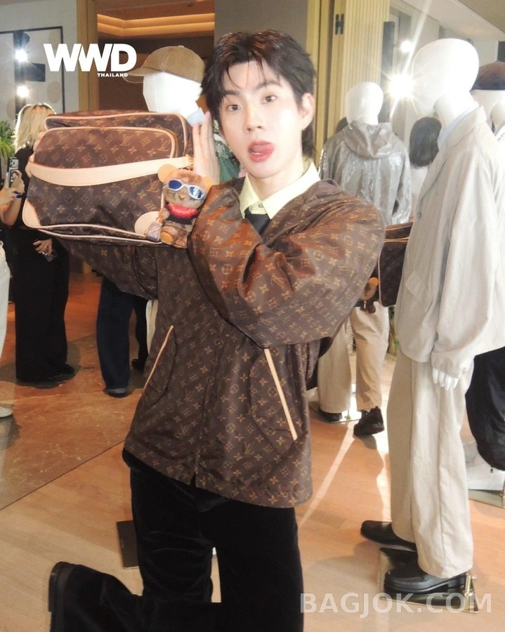 루이비통 루이비통 모노그램 후드 방풍 자켓 상세 이미지