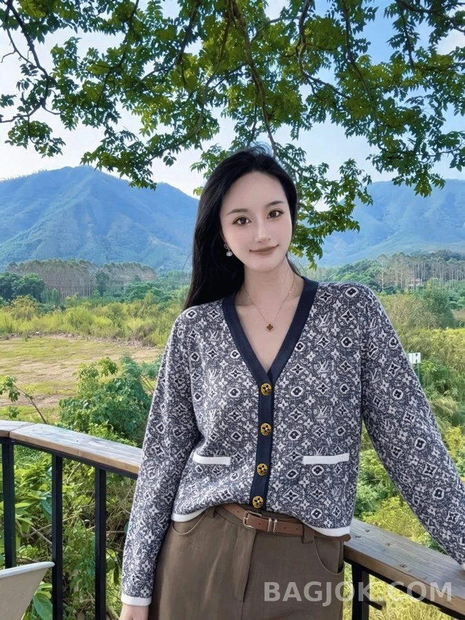 루이비통 루이비통 모노그램 V넥 니트 가디건 상세 이미지