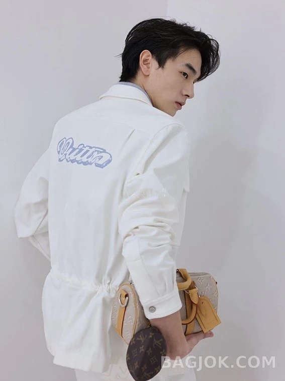 루이비통 루이비통 백 레터링 드로스트링 자켓 상세 이미지
