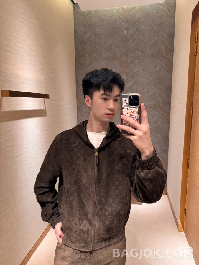 루이비통 루이비통 브라운 모노그램 풀 로고 후드 자켓 상세 이미지