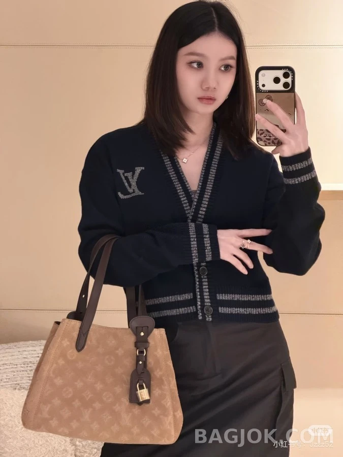 루이비통 루이비통 스트라이프 로고 울 가디건 상세 이미지