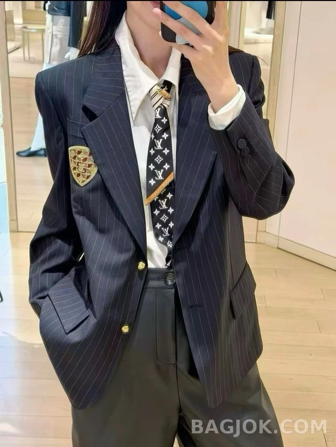 루이비통 루이비통 스트라이프 엠블럼 블레이저 상세 이미지