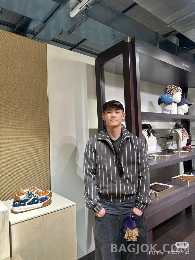 루이비통 루이비통 스트라이프 집업 자켓 상세 이미지